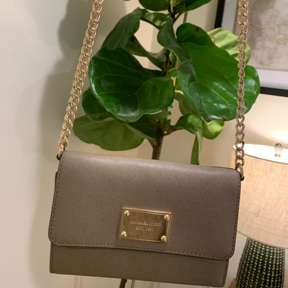 Michael Kors Handbags - Michael Kors Jet Set Crossbody Purse